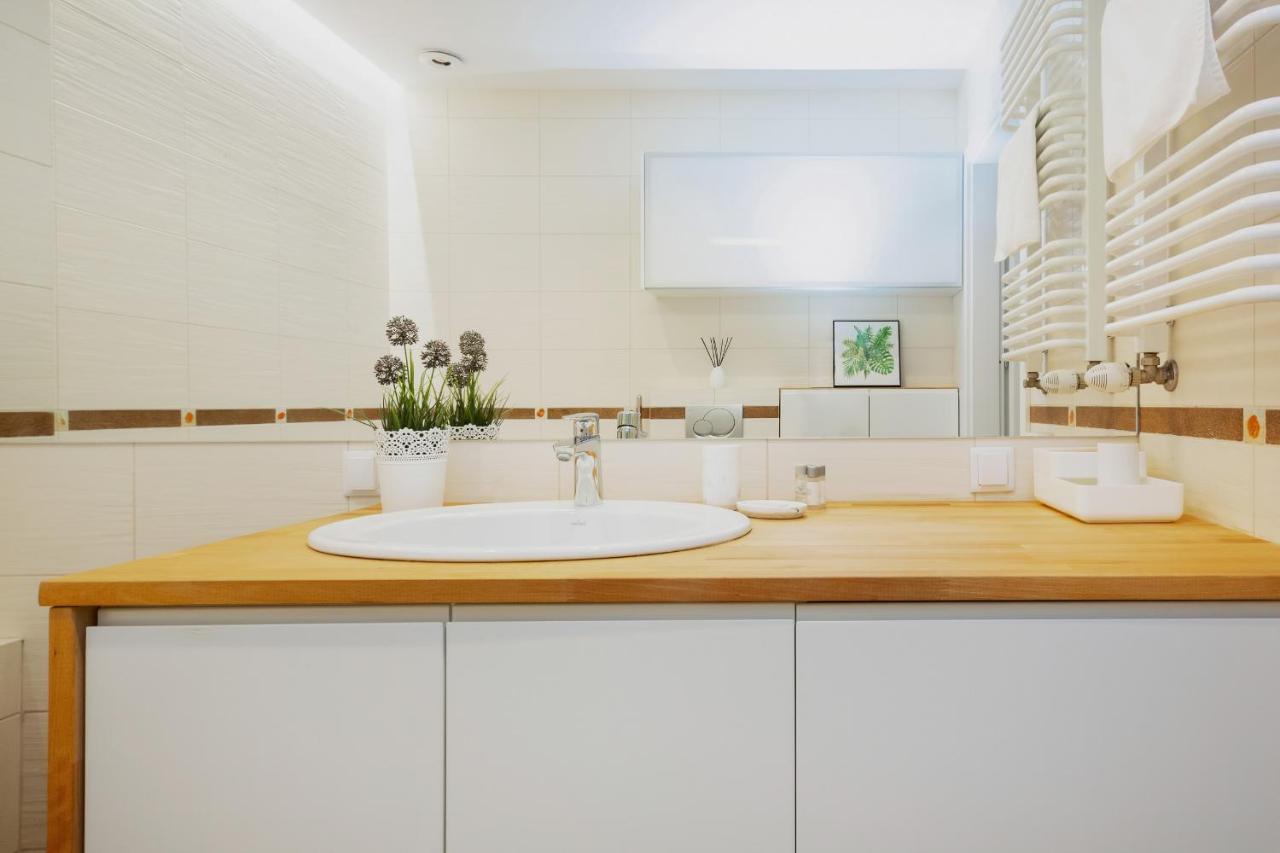 Apartments Warsaw Zelazna By Noclegi Renters Kültér fotó