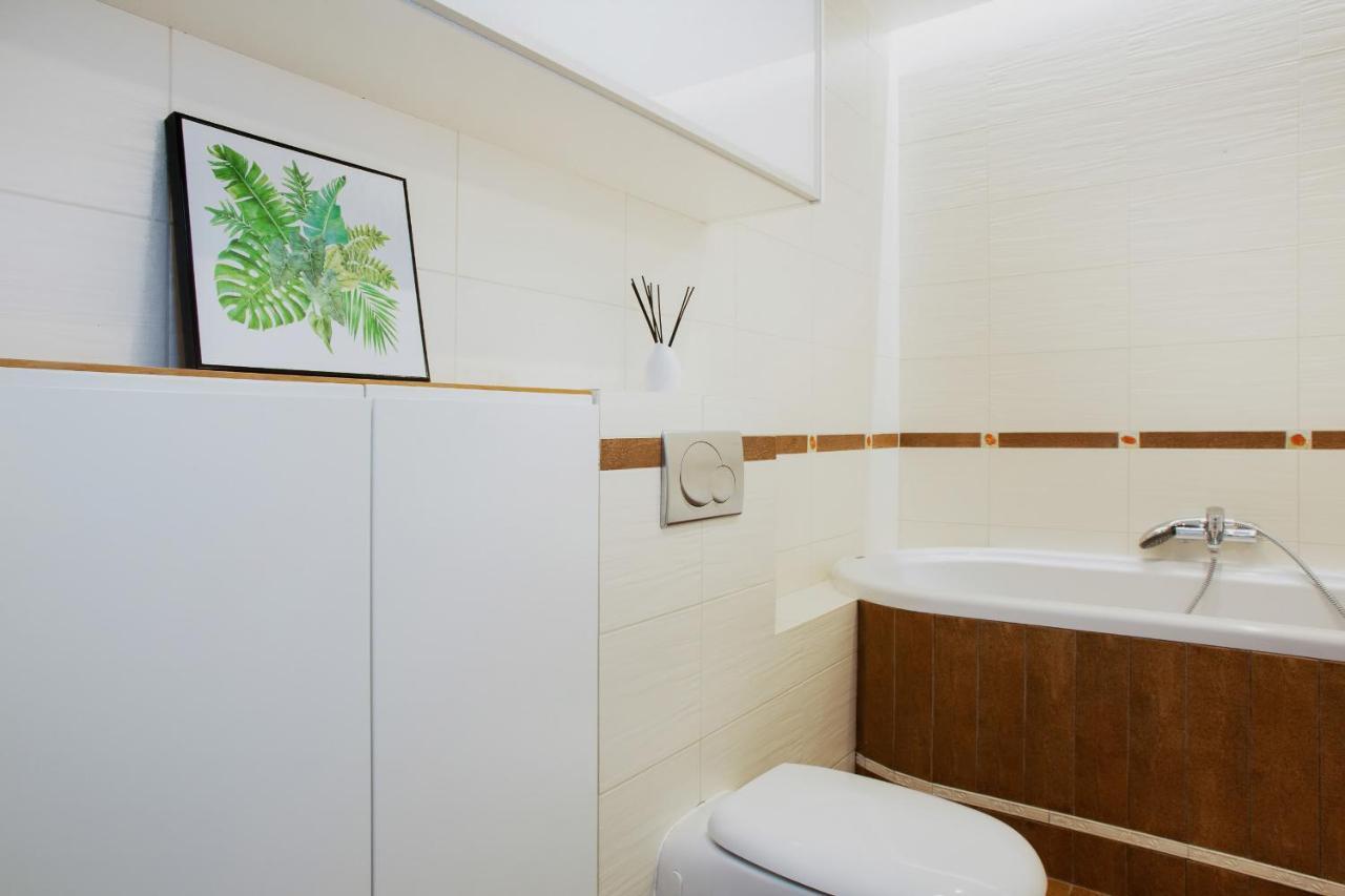 Apartments Warsaw Zelazna By Noclegi Renters Kültér fotó